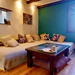 Ioli\'S Home - Medieval Town
